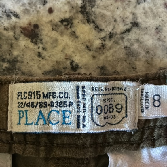 Camo Cargo Shorts size 8 - Picture 3 of 3